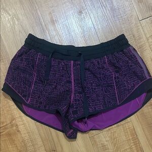 Lululemon Hotty Hot Short in 2016 Seawheeze - Grid Map Regal Plum Black size 8